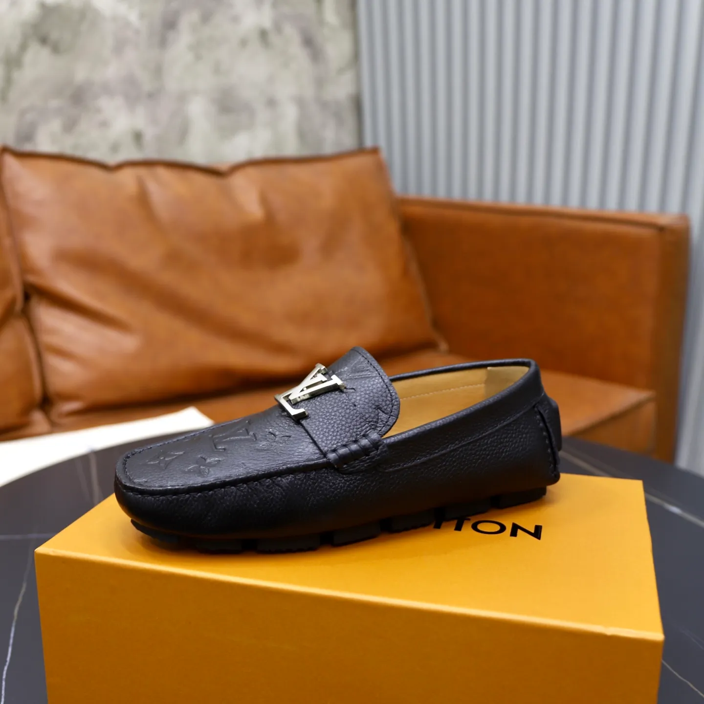 Ex-factory price: 480💰【LV】Louis Vuitton ⚠️High-end men’s driving and pedal series ⚠️38-44 (customized for 45) ⚠️All original cowhide leather! Thick and soft! Made entirely of calfskin lining! Rubber sheet anti-slip beanie sole! Three-dimensional package technology! Fashionable and classic! Handicrafts! Original high quality! Feel free to compare!